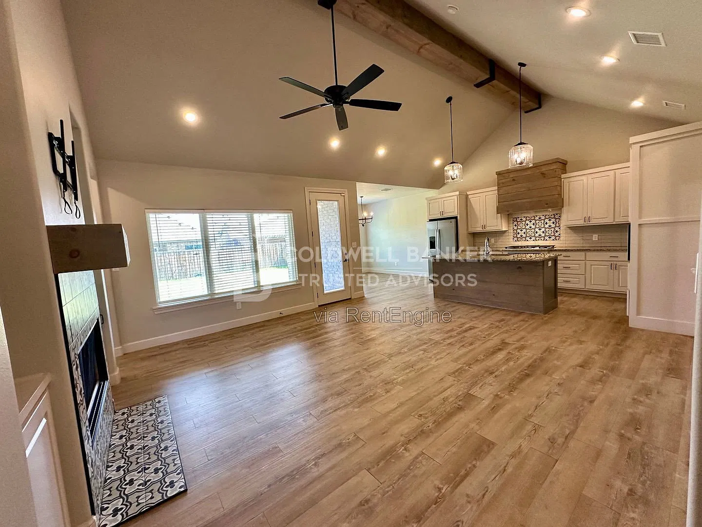 4 bed, 2.0 bath, 2016 sqft, $2,825 — Photo 4