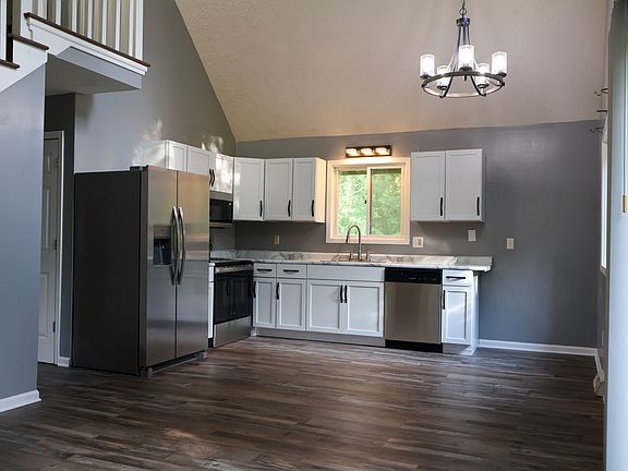 4th image of 404 Atlantic Dr NE