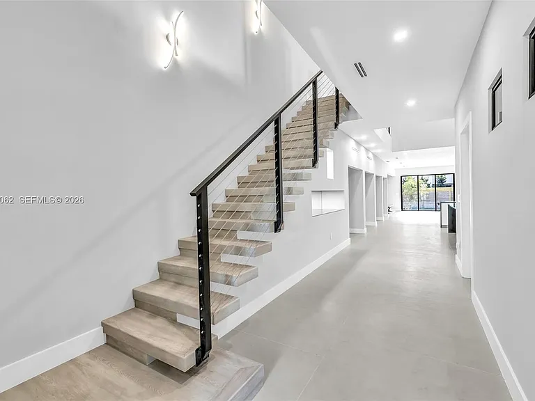 808 SW 9th St #B — Photo 5