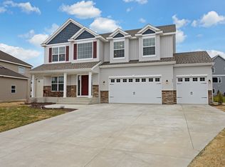 827 Beach Rd, Waconia, MN 55387