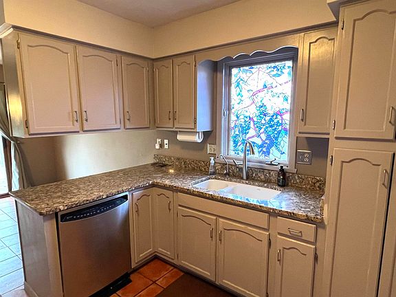4th image of 5469 Sunbird Dr