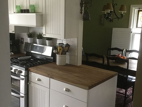 3rd image of 904 Liggett Dr