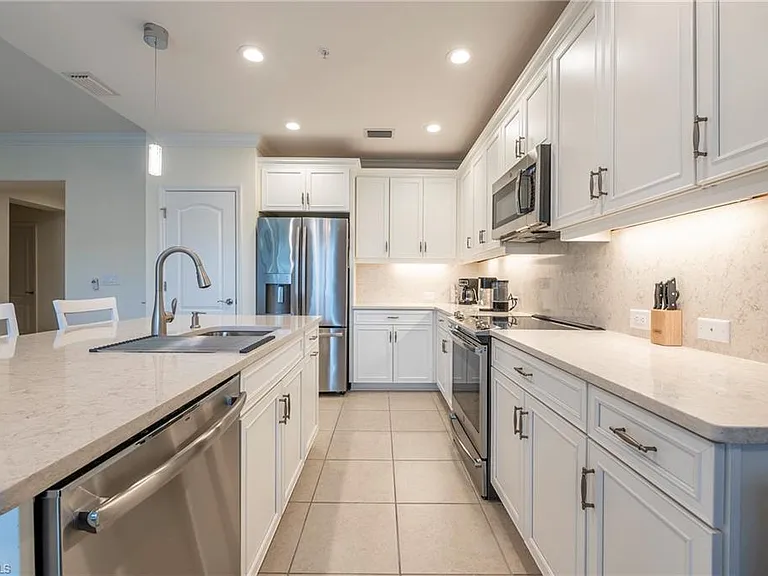 6954 Avalon Cir #702 — Photo 20