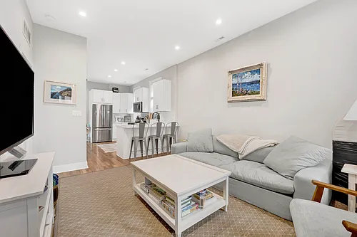 1903 W Dickens Ave #2R Photo 1