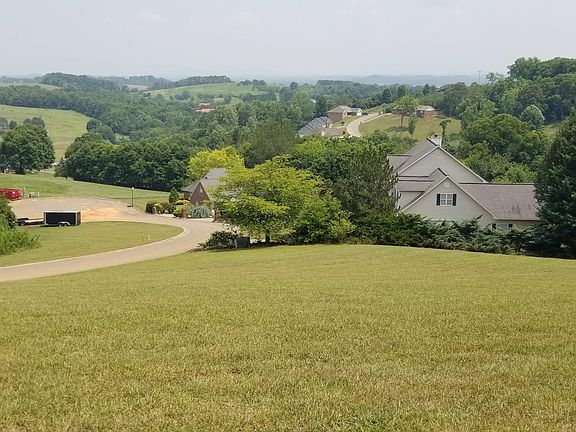 4th image of Summerhill Dr