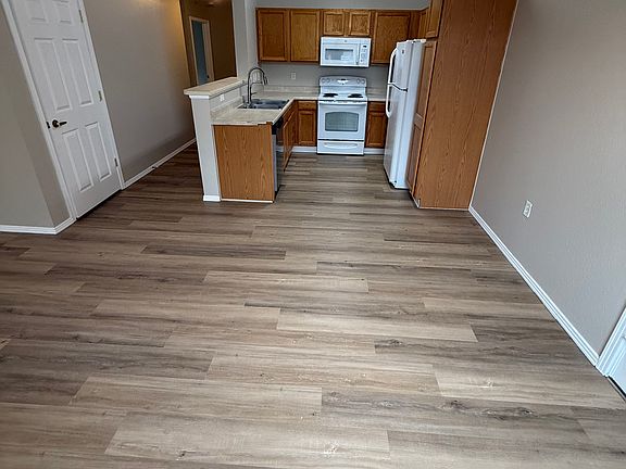 Kitchen & Dining