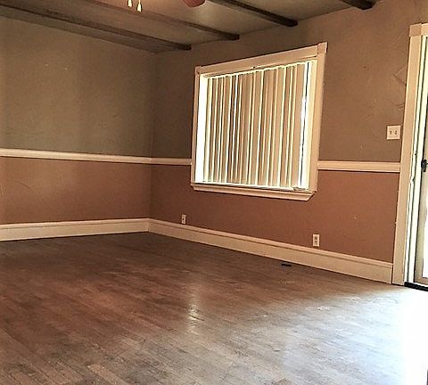 5th image of 905 NE 1st Pl