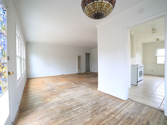 4th image of 831 Maxine Ave