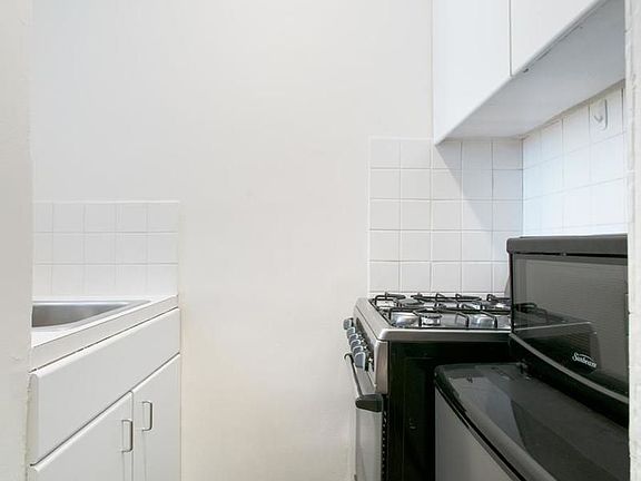 5th image of 26 E 63rd St APT 5E