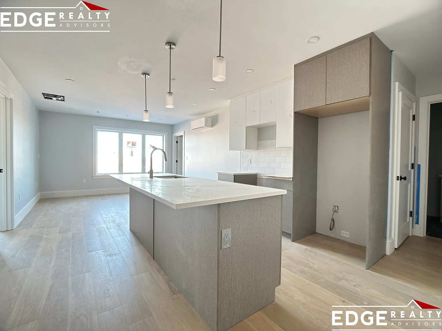 2 bed, 1000 sqft, $3,400 — Photo 3