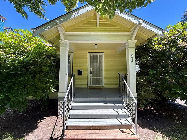 336 23rd St SE — Photo 2
