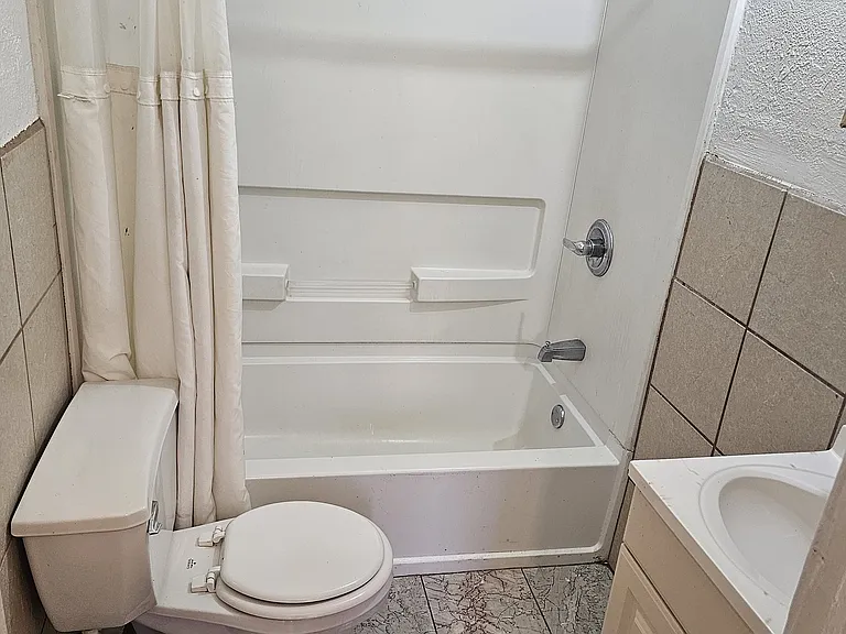 2400 Benton Blvd #203 — Photo 1