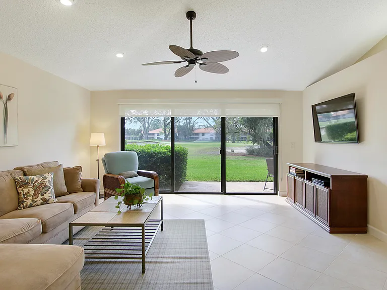 820 Club Dr — Photo 8