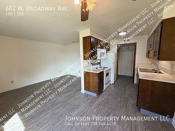 4th image of 682 W Broadway Ave