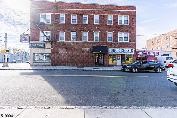1st image of 529 Washington Ave #1