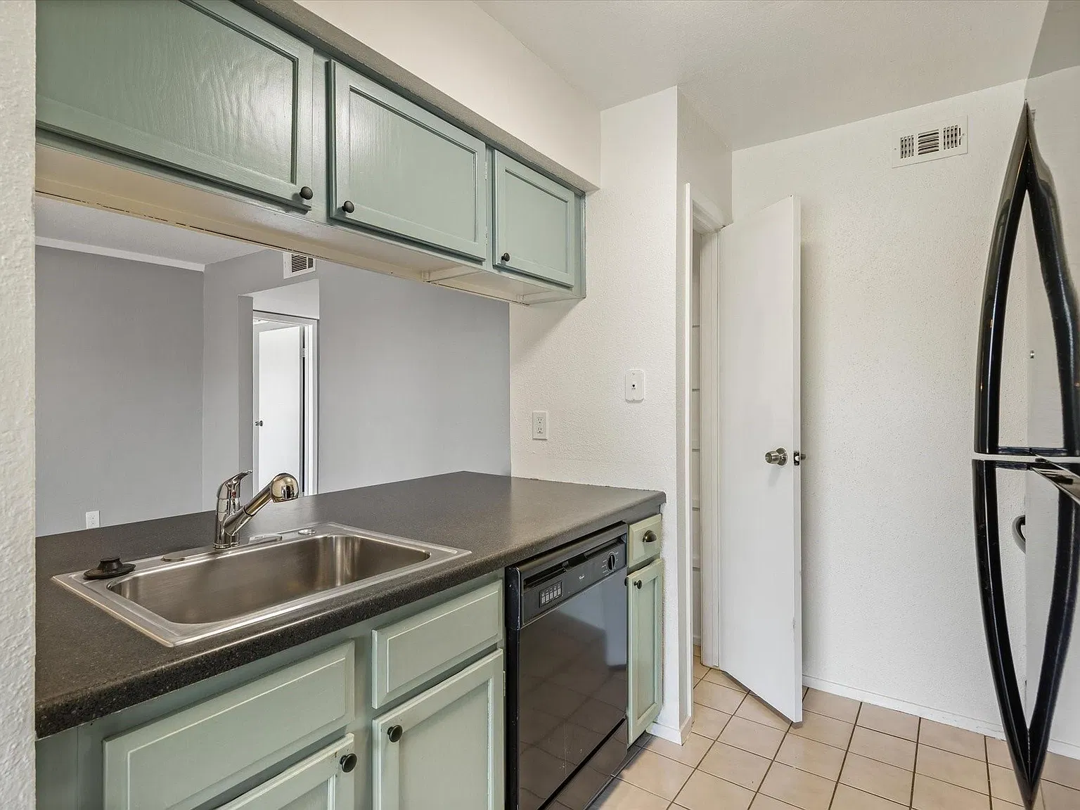 2 bed, 2.0 bath, 929 sqft, $1,450 — Photo 4