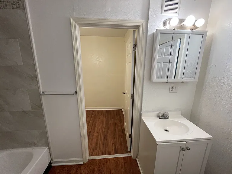 4415 Forest Ave — Photo 19