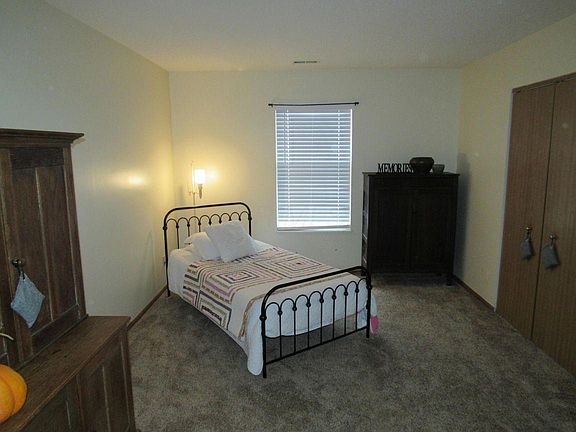 5th image of 1319 Hillview Cir E