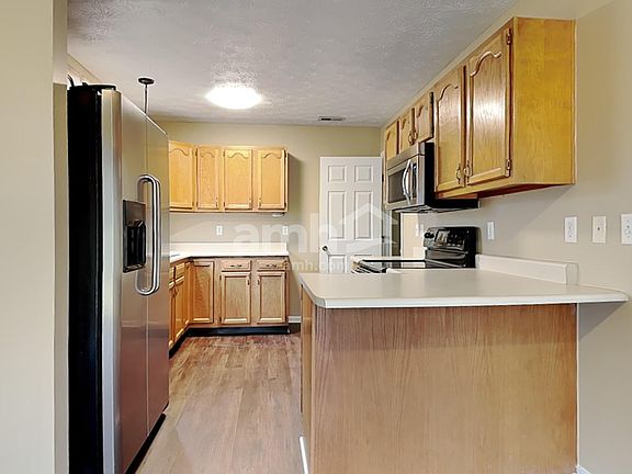 3rd image of 552 Sherman Dr