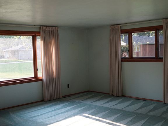 3rd image of 8001 N Winwood Dr