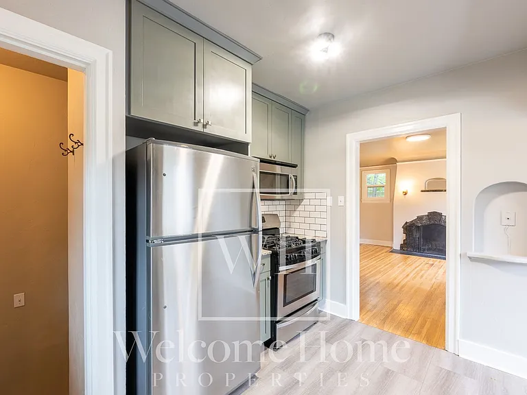 334 E Chestnut St — Photo 25