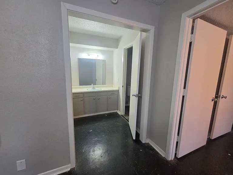 1717 N Locust St — Photo 59