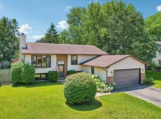 2359 High Point Dr, Lindenhurst, IL 60046