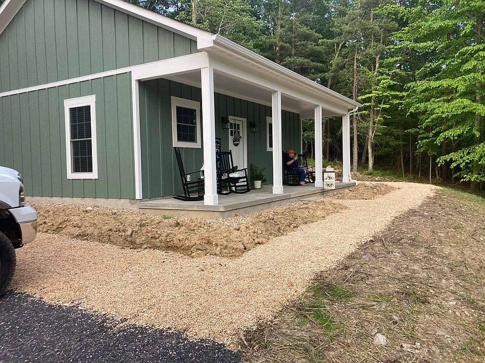 2nd image of 3930 Blue Grass Trl