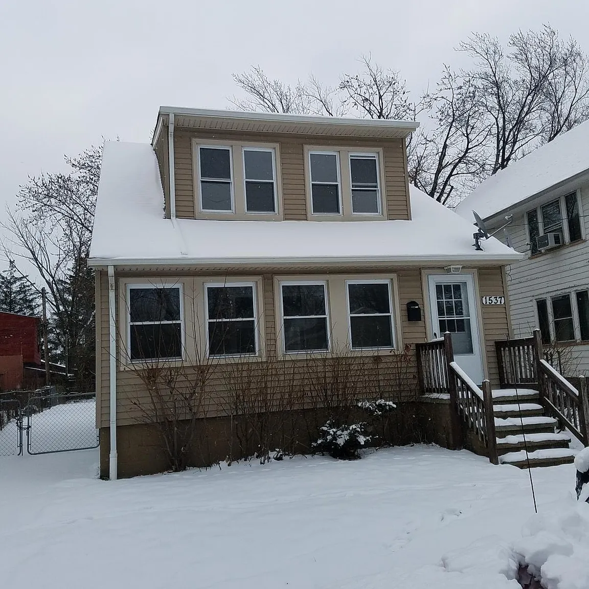 1537 Larchmont Rd photo 1