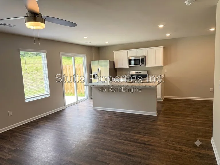 4137 Hudson Ct — Photo 3