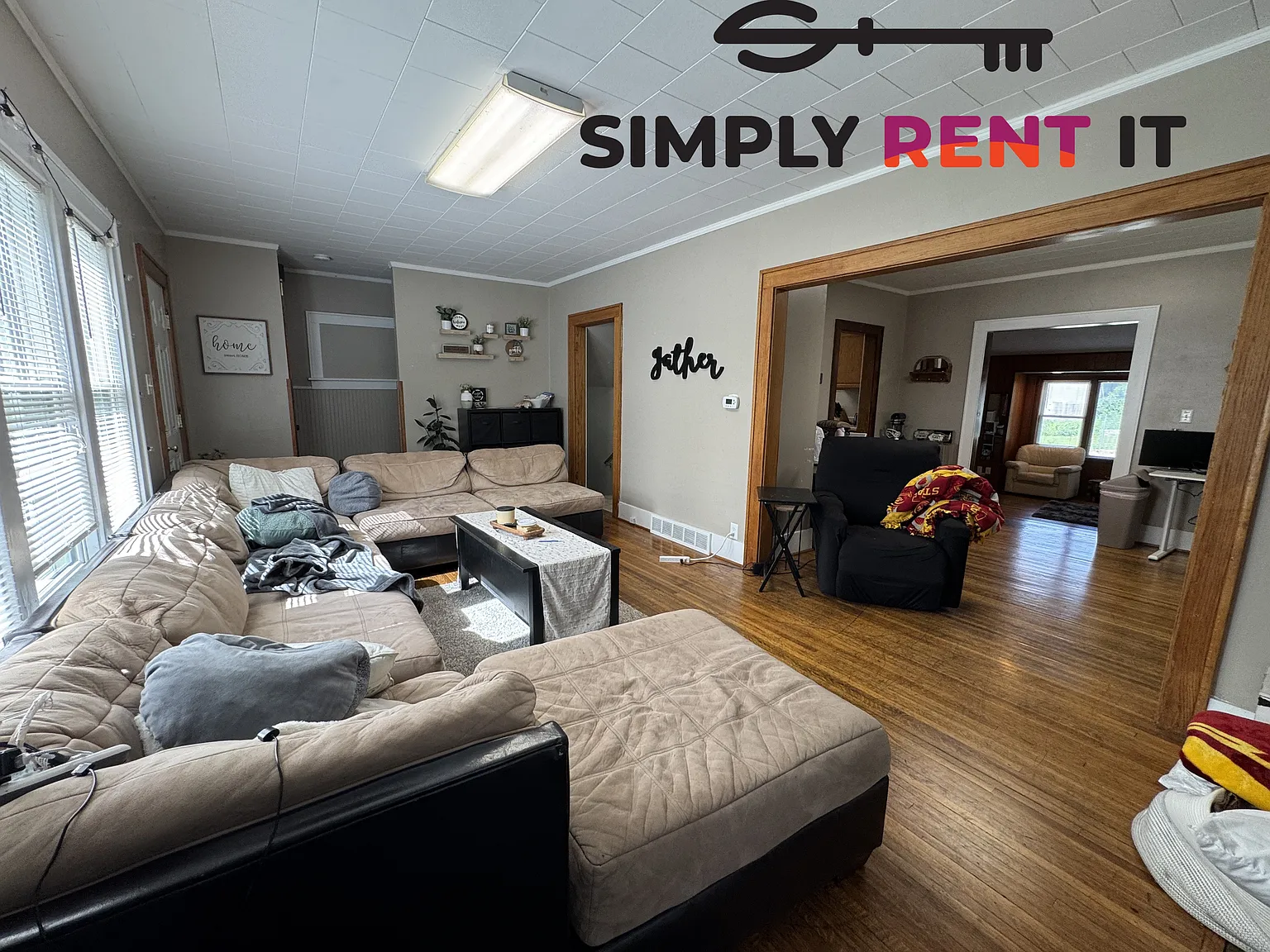 Large 3 Bedroom | On Campus | Free parking | Signing Bonus! — Photo 4