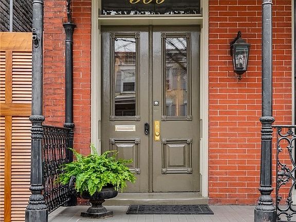3rd image of 306 W Clay St