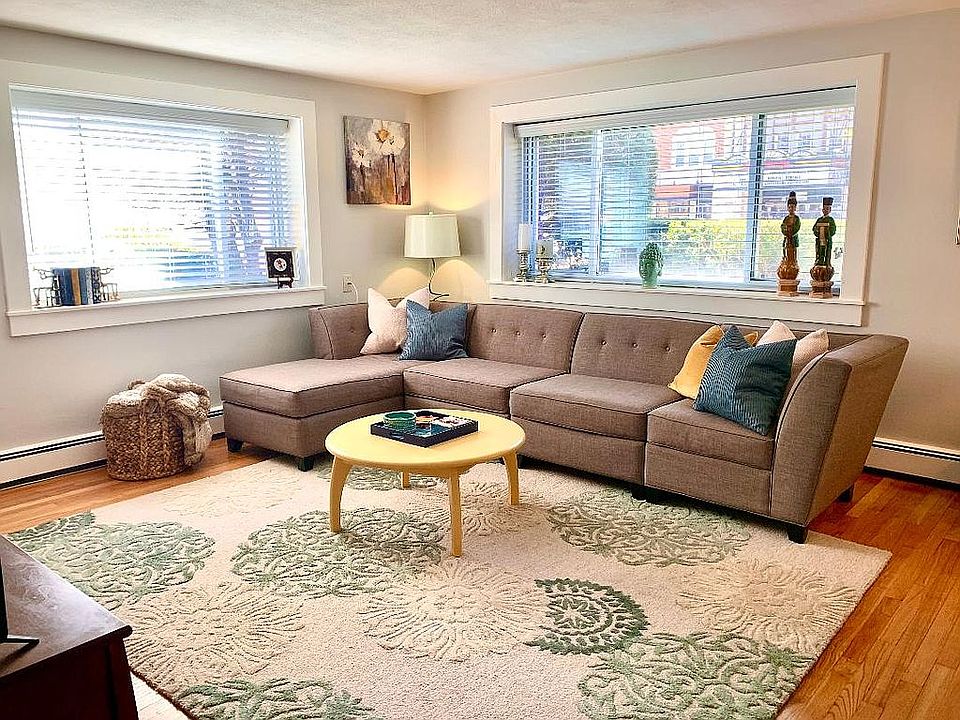 Spacious living room