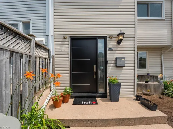 76 Frobisher Ct, Cambridge, ON N1R 6Z5