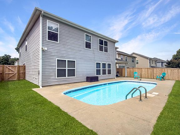3rd image of 623 Grassy Hill Rd