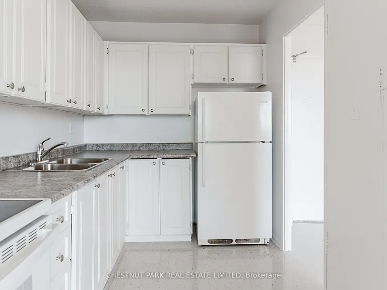150 Lakeshore Rd W #1412 — Photo 19