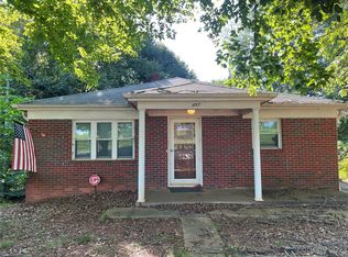 485 10th Avenue Dr SE, Hickory, NC 28602