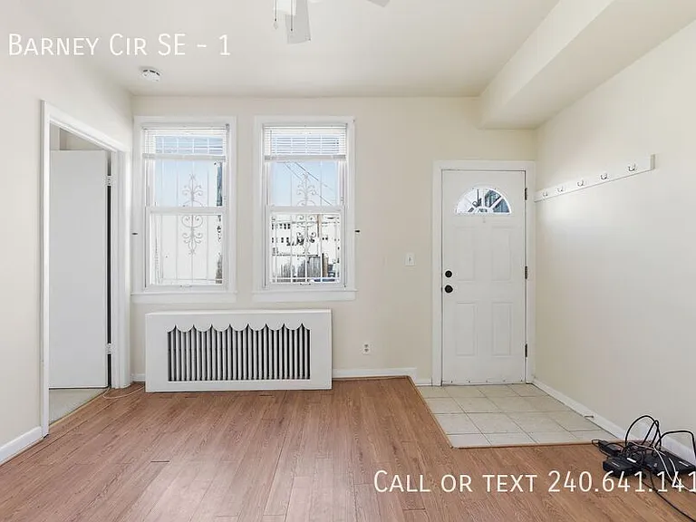 6 Barney Cir SE #1 — Photo 2