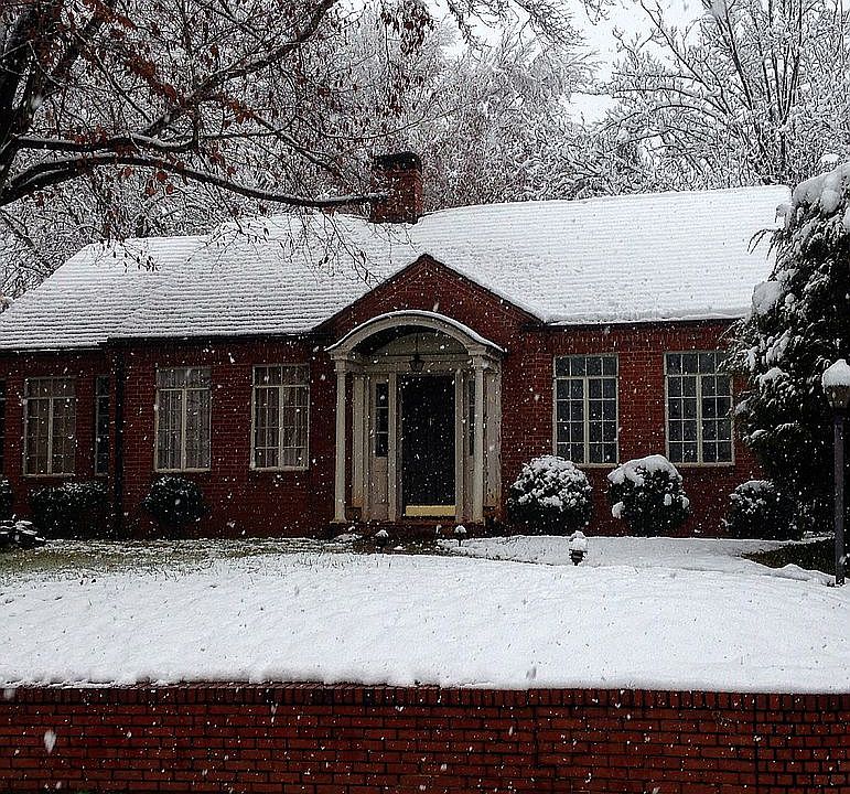 1st image of 110 Greenbriar Ln