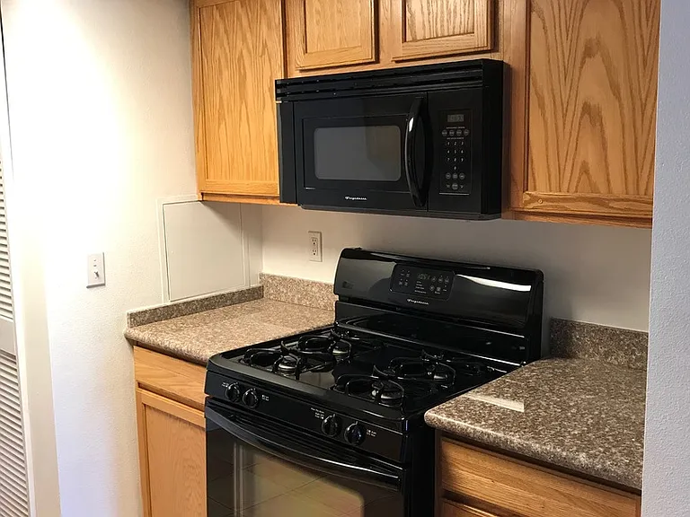 11124 Burbank Blvd #201 — Photo 8