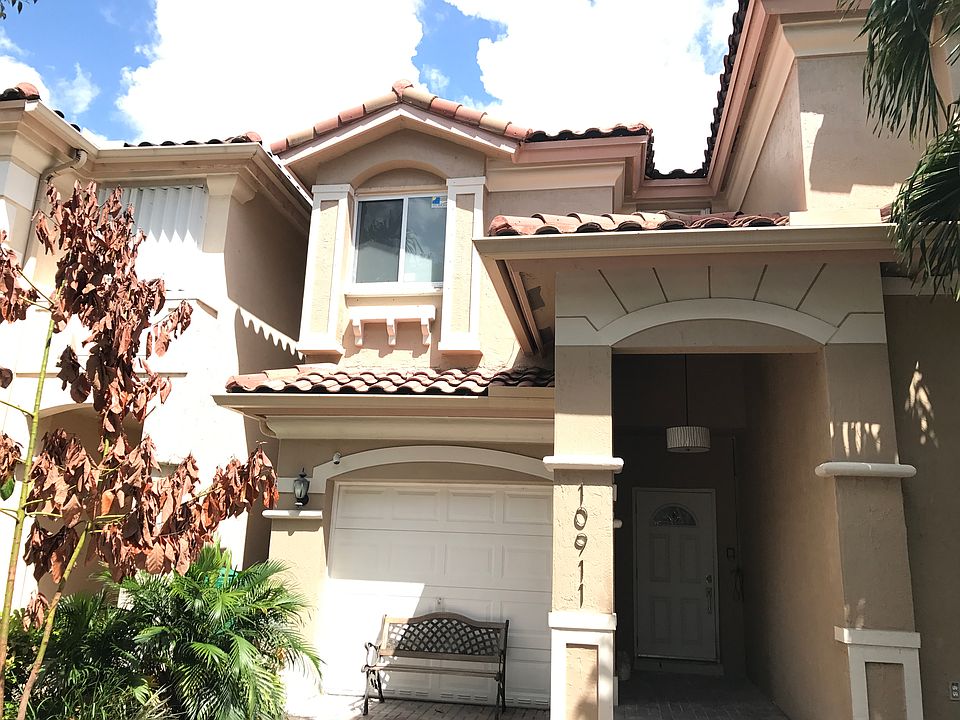 1st image of 10911 NW 70th St
