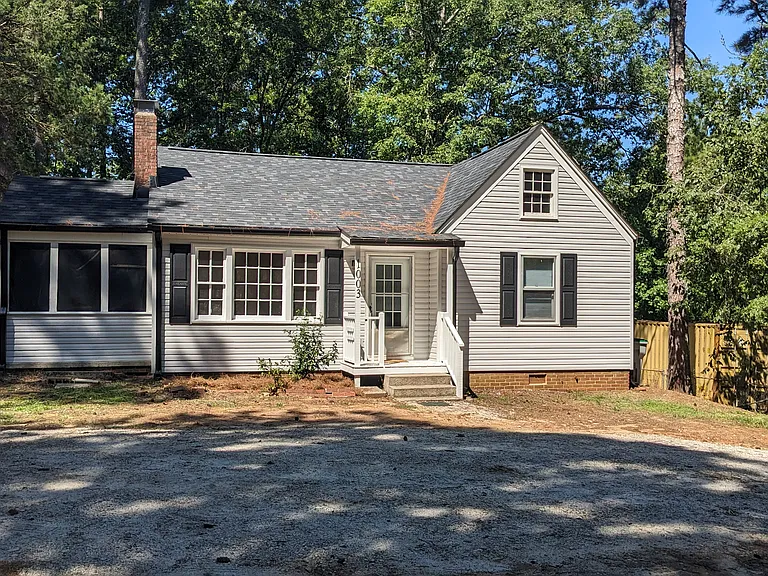 1003 S Mine St — Photo 1