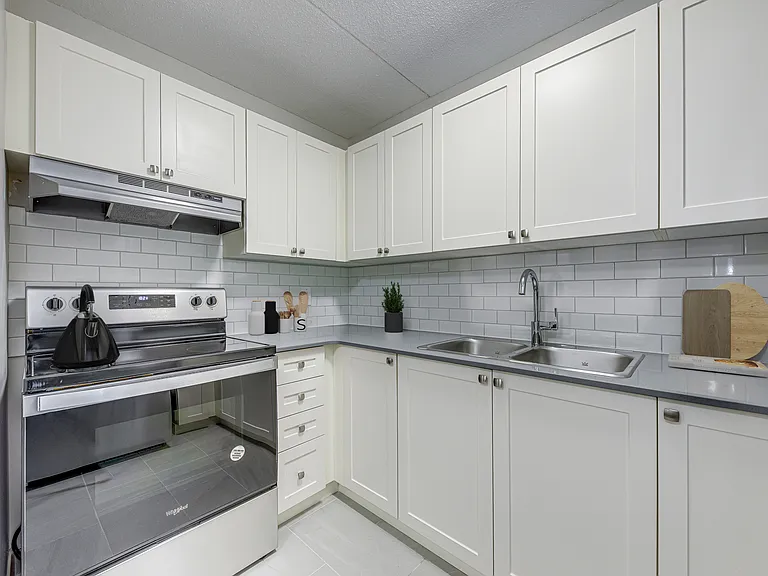 364 Waterloo Ave — Photo 3