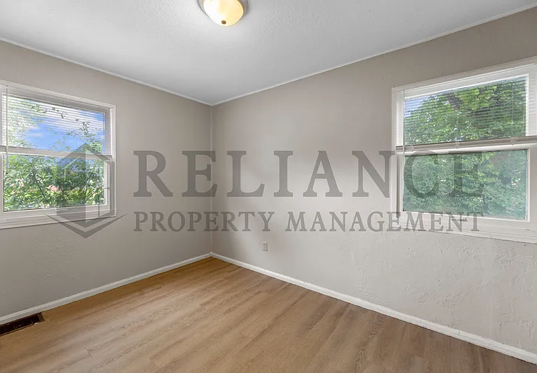 2450 N Prince St — Photo 15