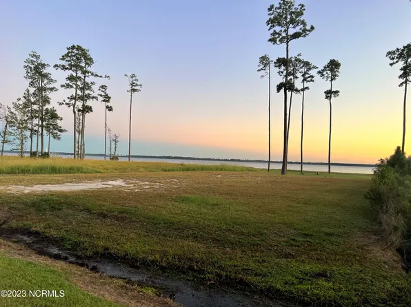 125 W Dowry Creek, Belhaven, NC 27810