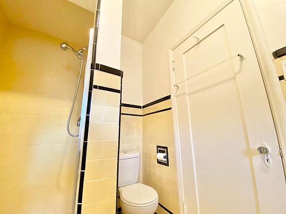 2nd image of 608 S Dunsmuir Ave APT 205