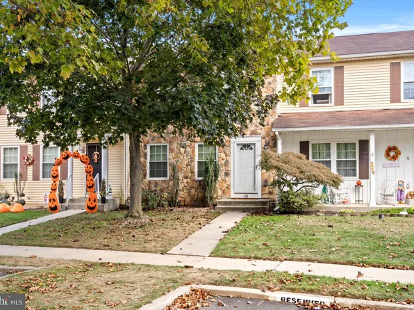 18 Pinedale Ct, Hamilton, NJ 08690