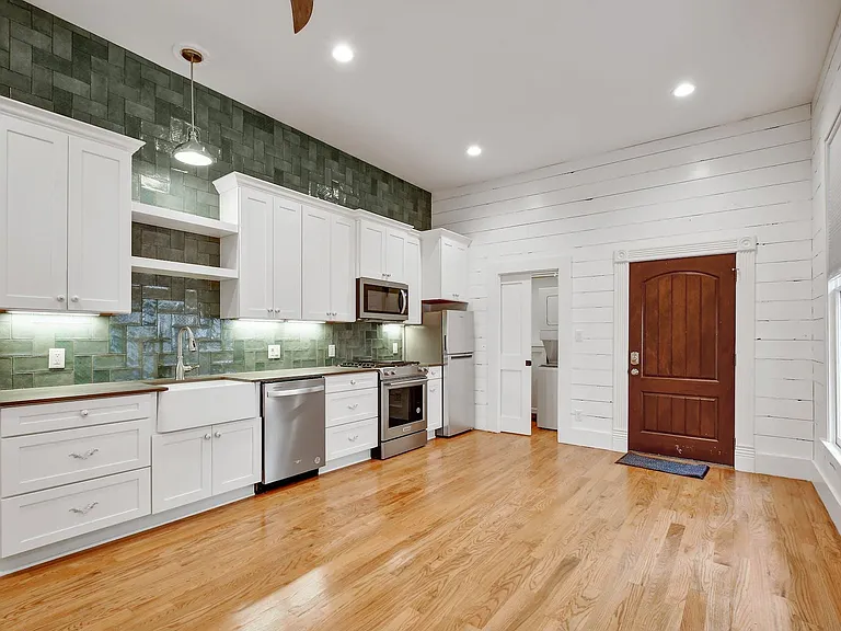 131 Adams St #2 — Photo 3