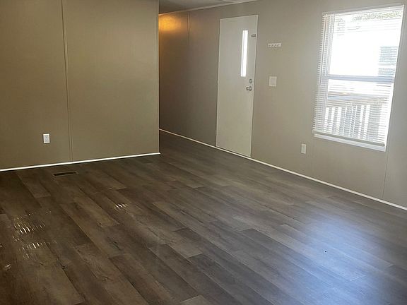 3rd image of 2524 N Harrison St #2B-2Ba-784Sqft