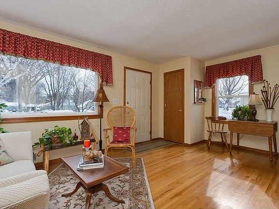 Living Room w/ Picture Window